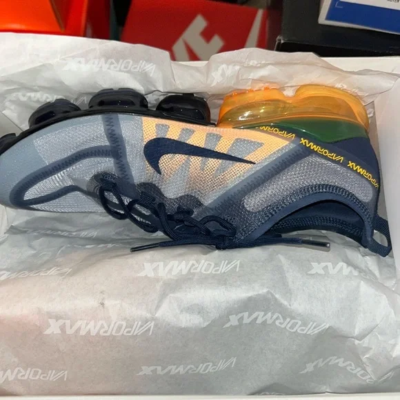 orange vapor max only worn twice Nike | Shoes | Nike Air Vapormax Plus | Poshmark main image 4